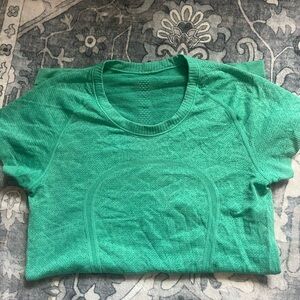 lululemon athletica Green Short Sleeve Tee